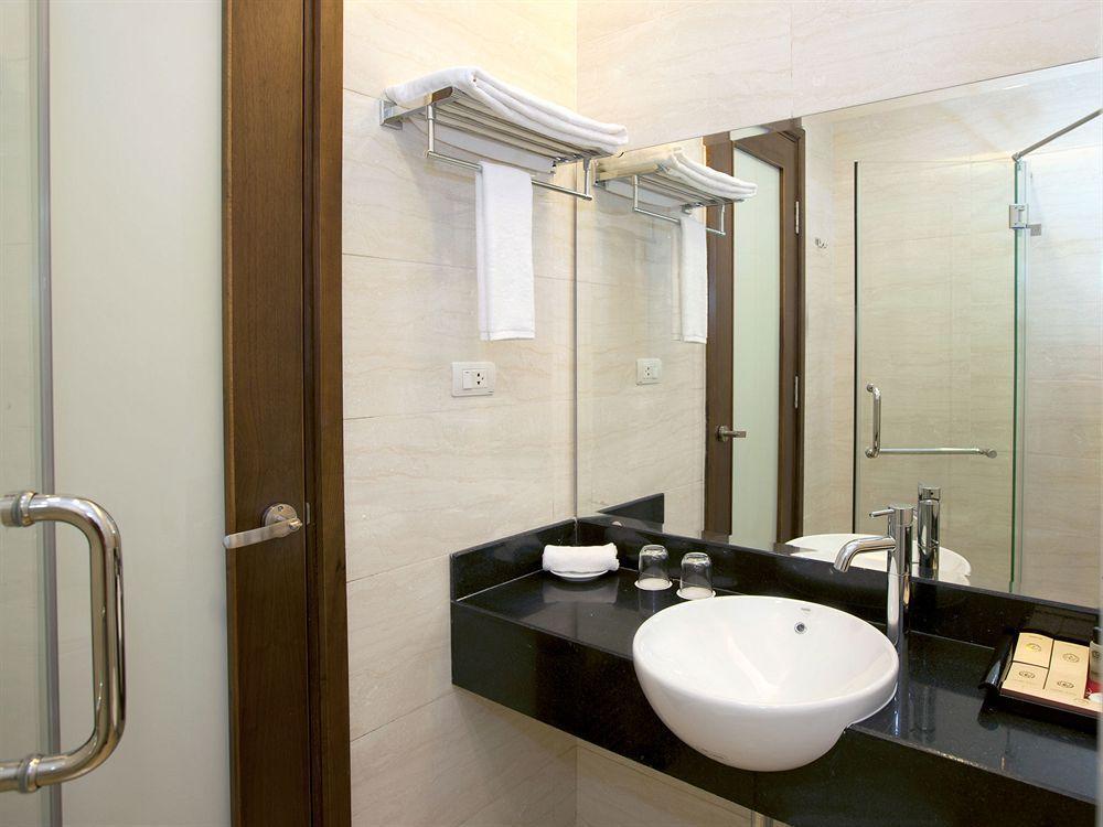 Le Carnot Hotel Hanoi Exterior photo